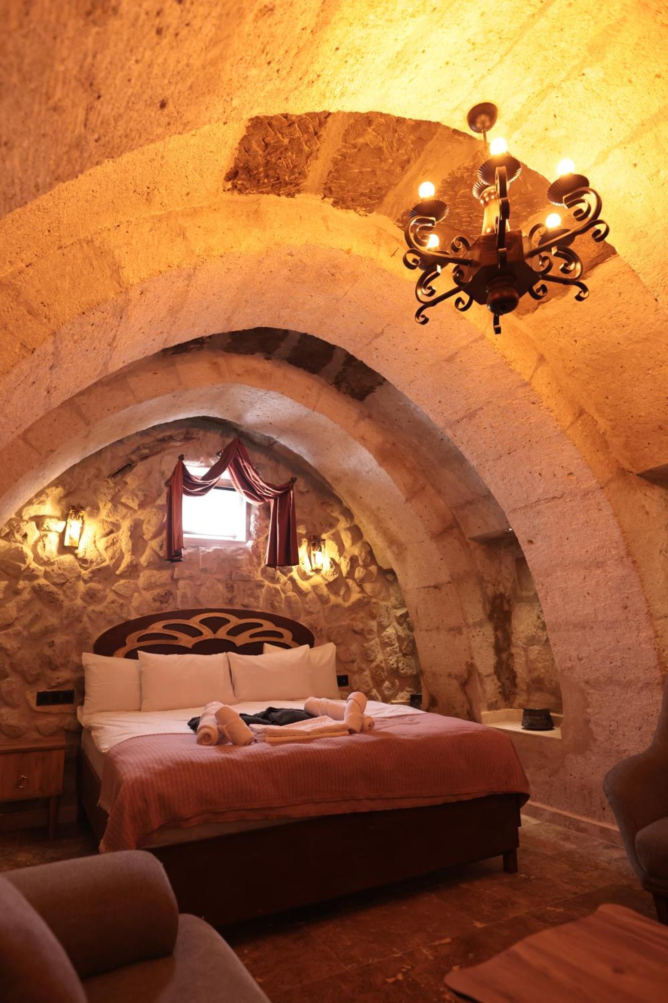 Stone Owl Otel & Restaurant Uchisar Exterior photo